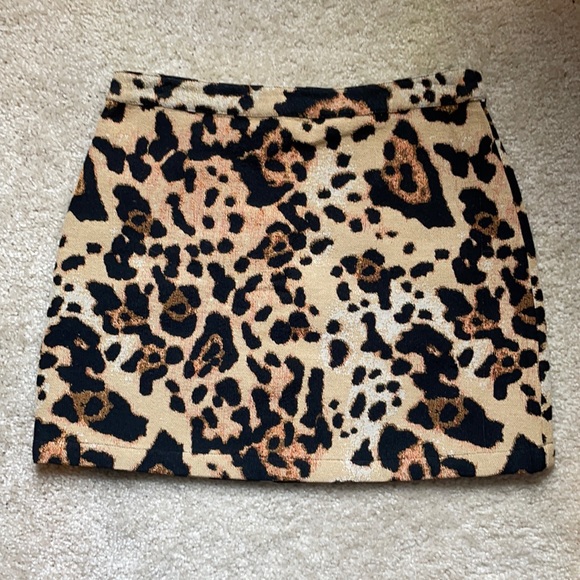 Topshop Dresses & Skirts - Topshop Leopard Mini Skirt- US 6